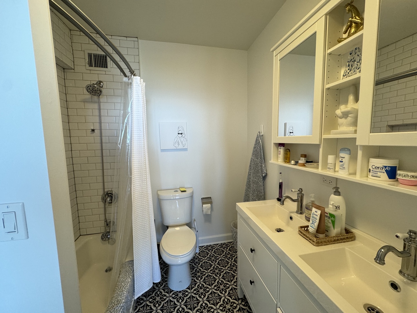 3200 N Lake Shore Drive Unit: 2410