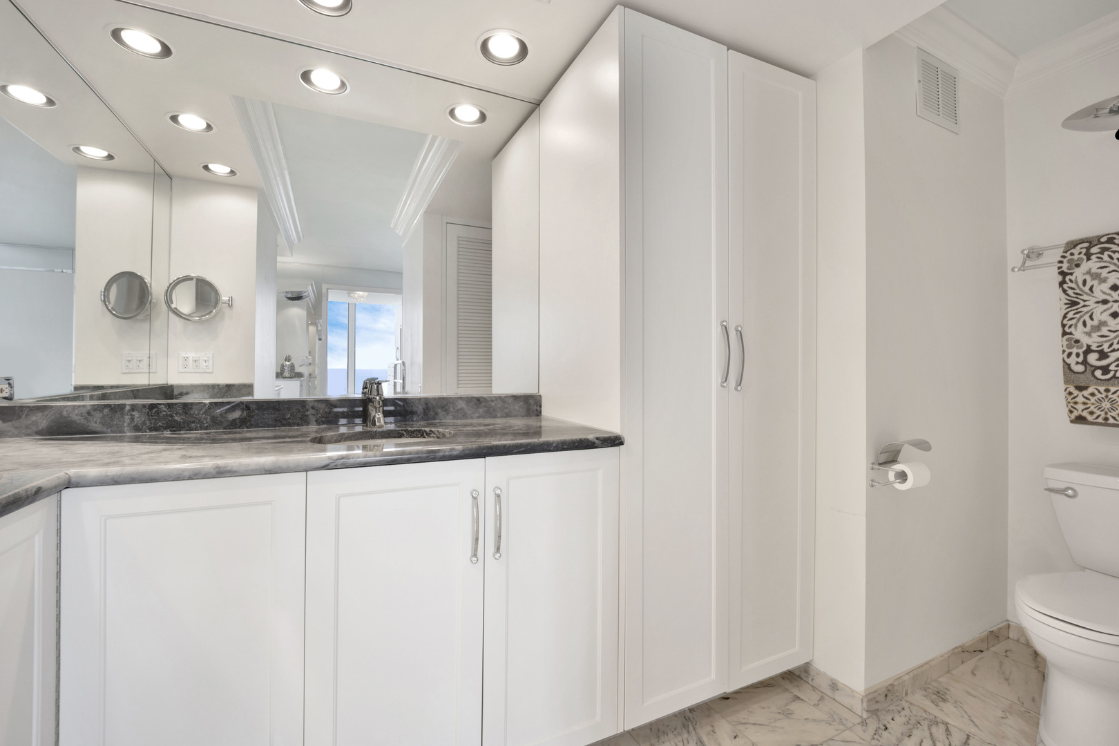 505 N Lake Shore Drive Unit: 4106-07