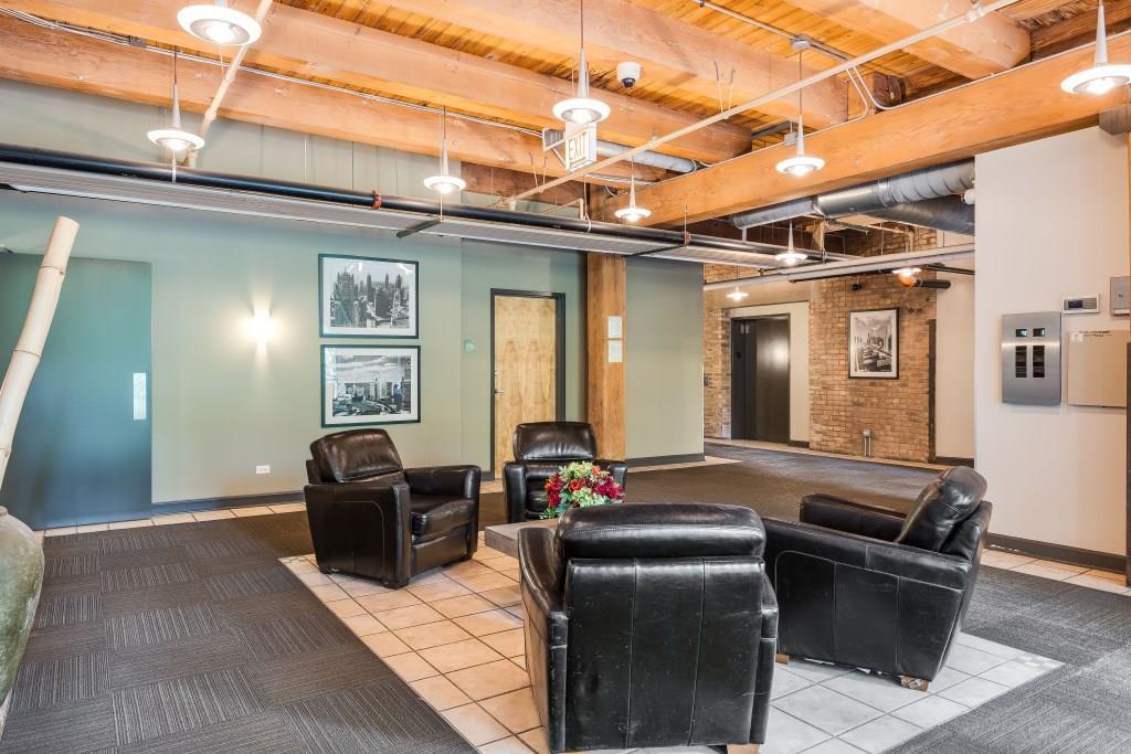 1330 W Monroe Street Unit: 312