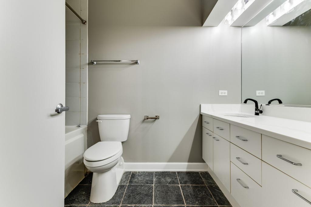 1330 W Monroe Street Unit: 312