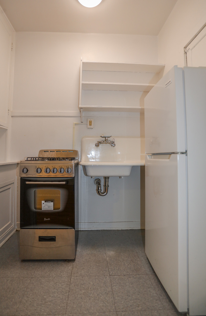 5728 S Blackstone Avenue Unit: 110