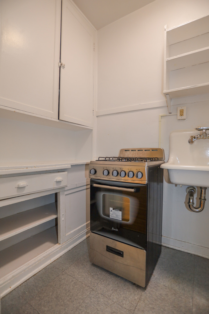 5728 S Blackstone Avenue Unit: 110