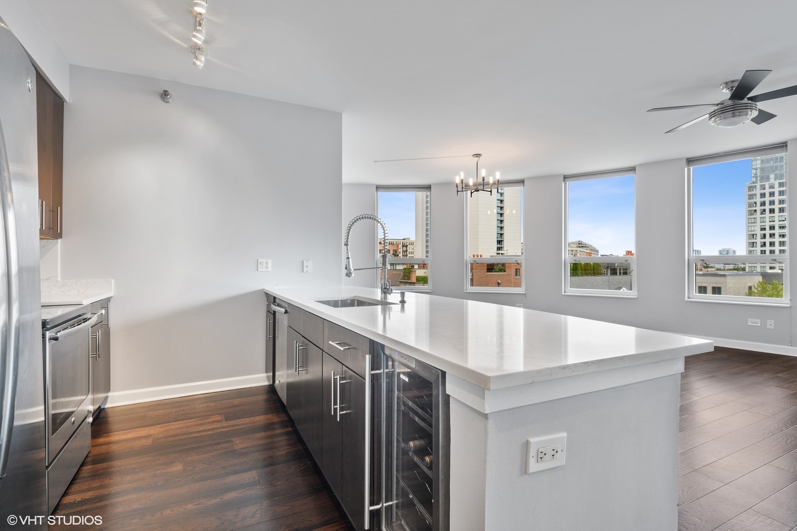 421 W HURON Street Unit: 601