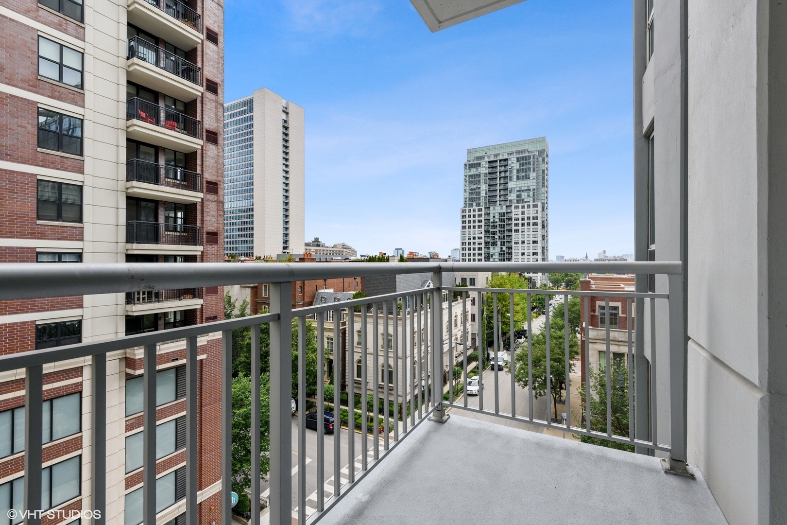 421 W HURON Street Unit: 601