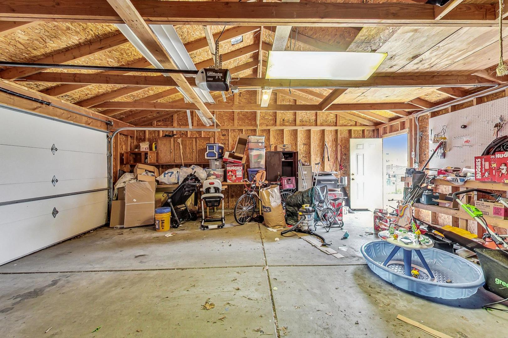 5238 W WAVELAND Avenue