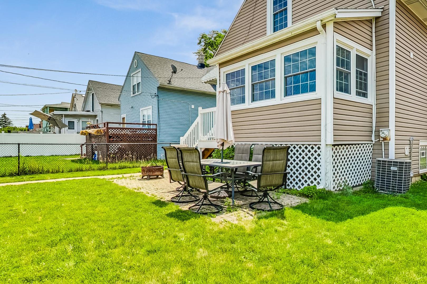 5238 W WAVELAND Avenue