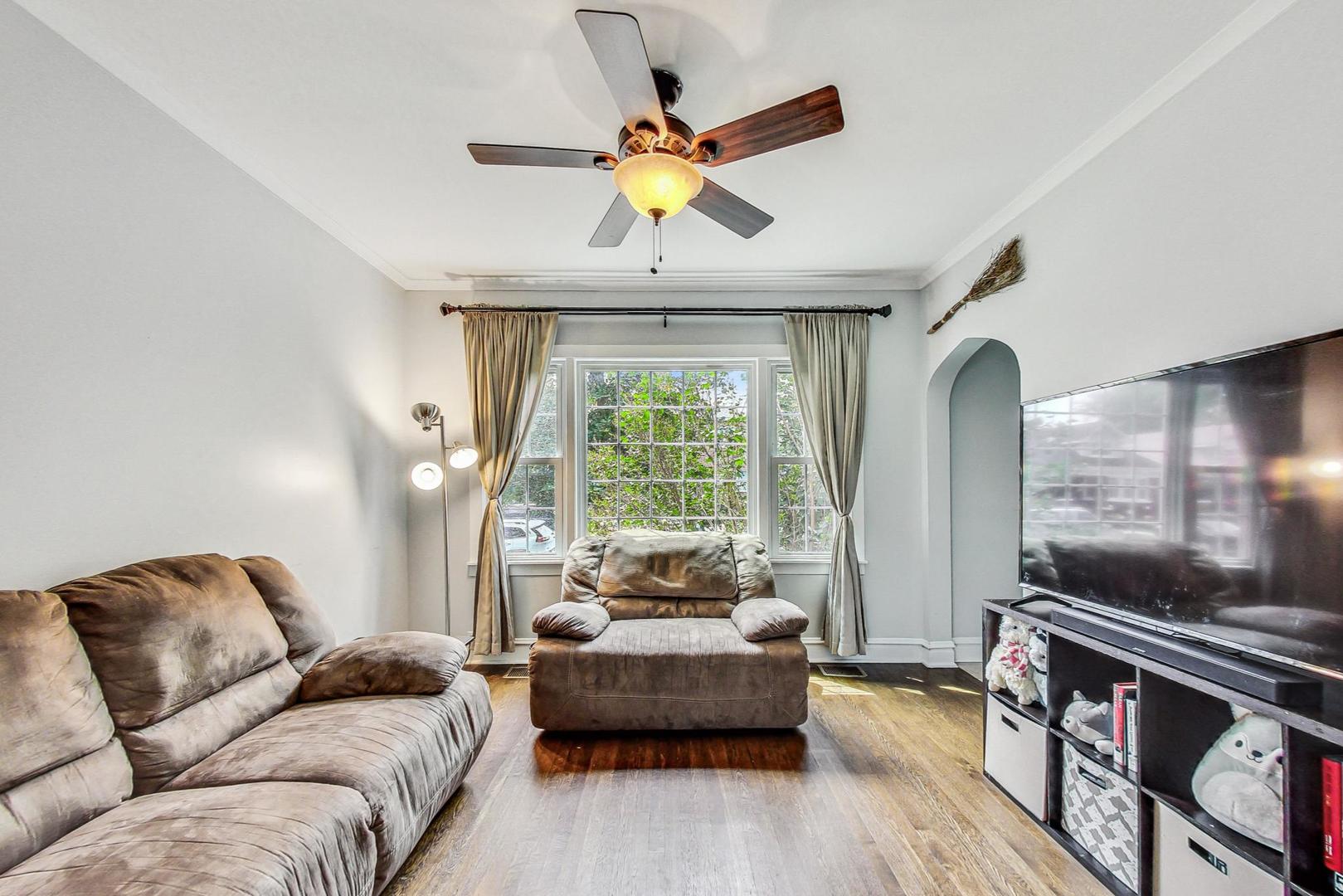 5238 W WAVELAND Avenue