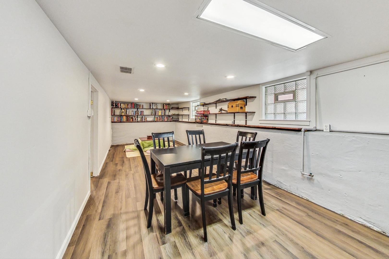 5238 W WAVELAND Avenue