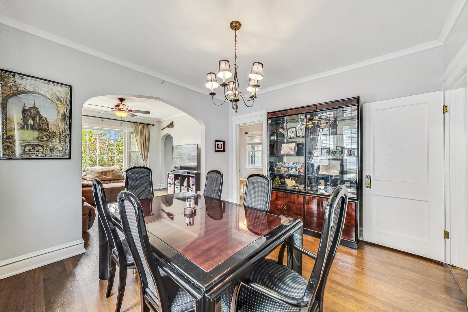 5238 W WAVELAND Avenue