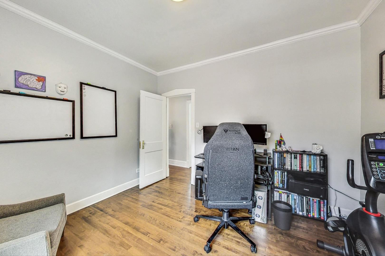 5238 W WAVELAND Avenue