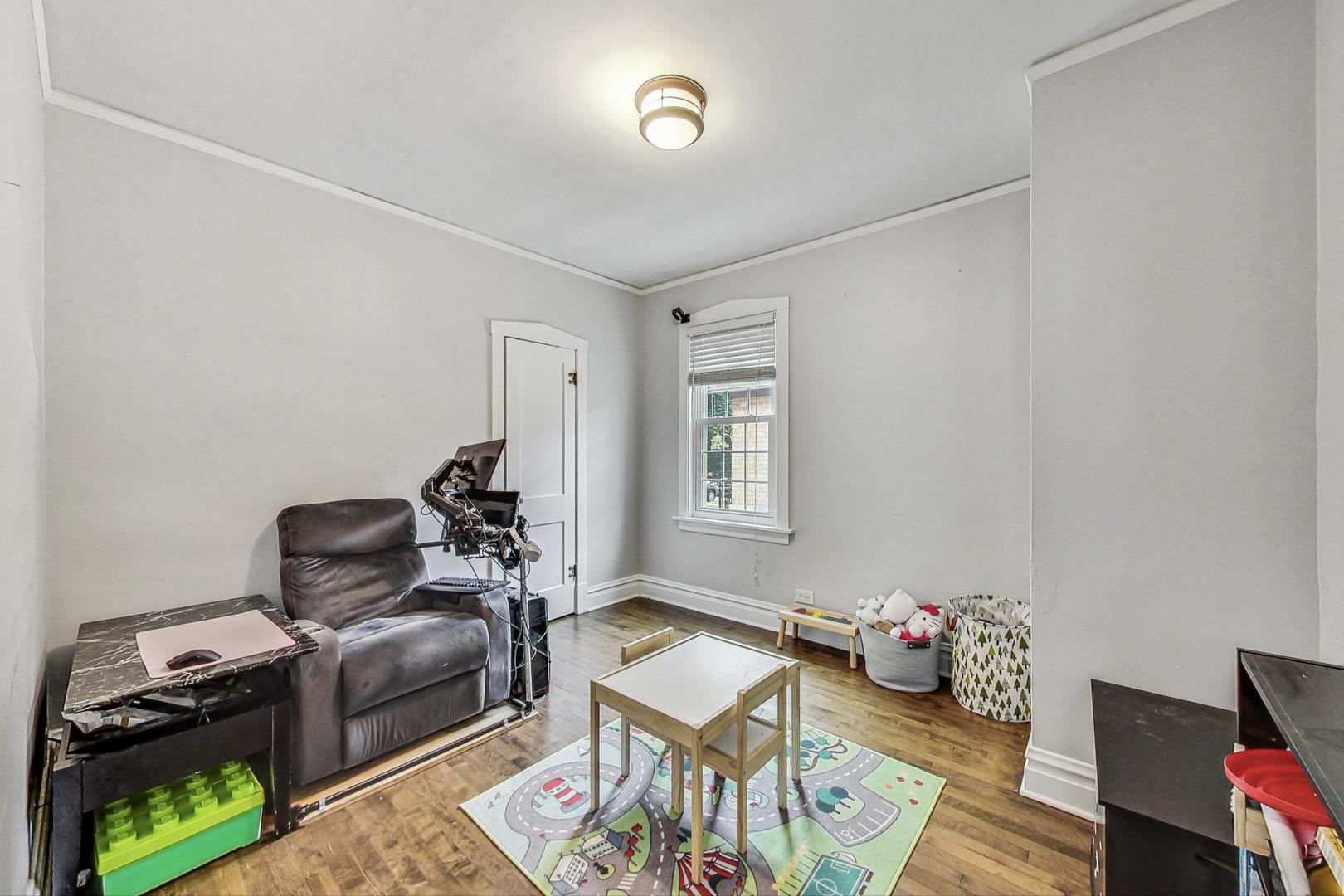 5238 W WAVELAND Avenue