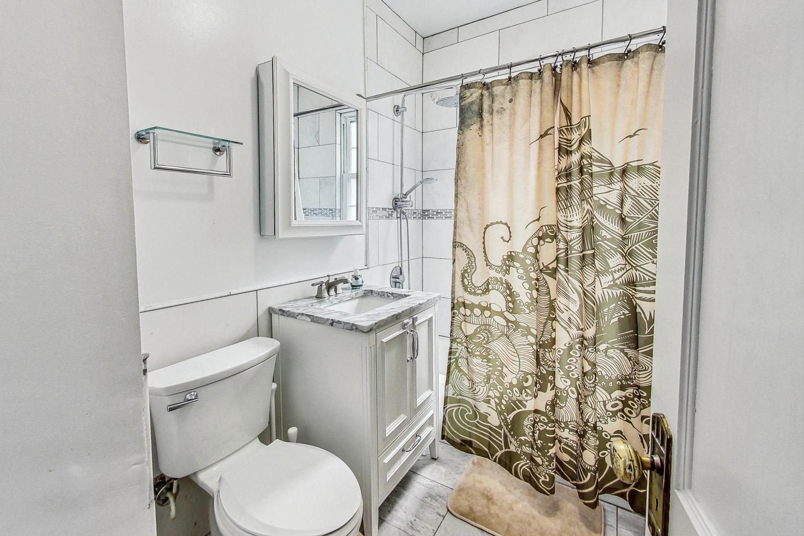 5238 W WAVELAND Avenue