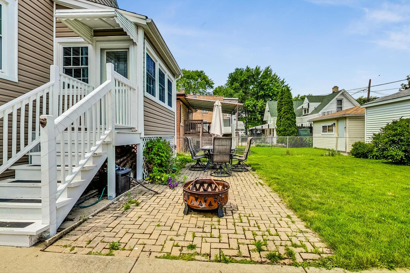 5238 W WAVELAND Avenue