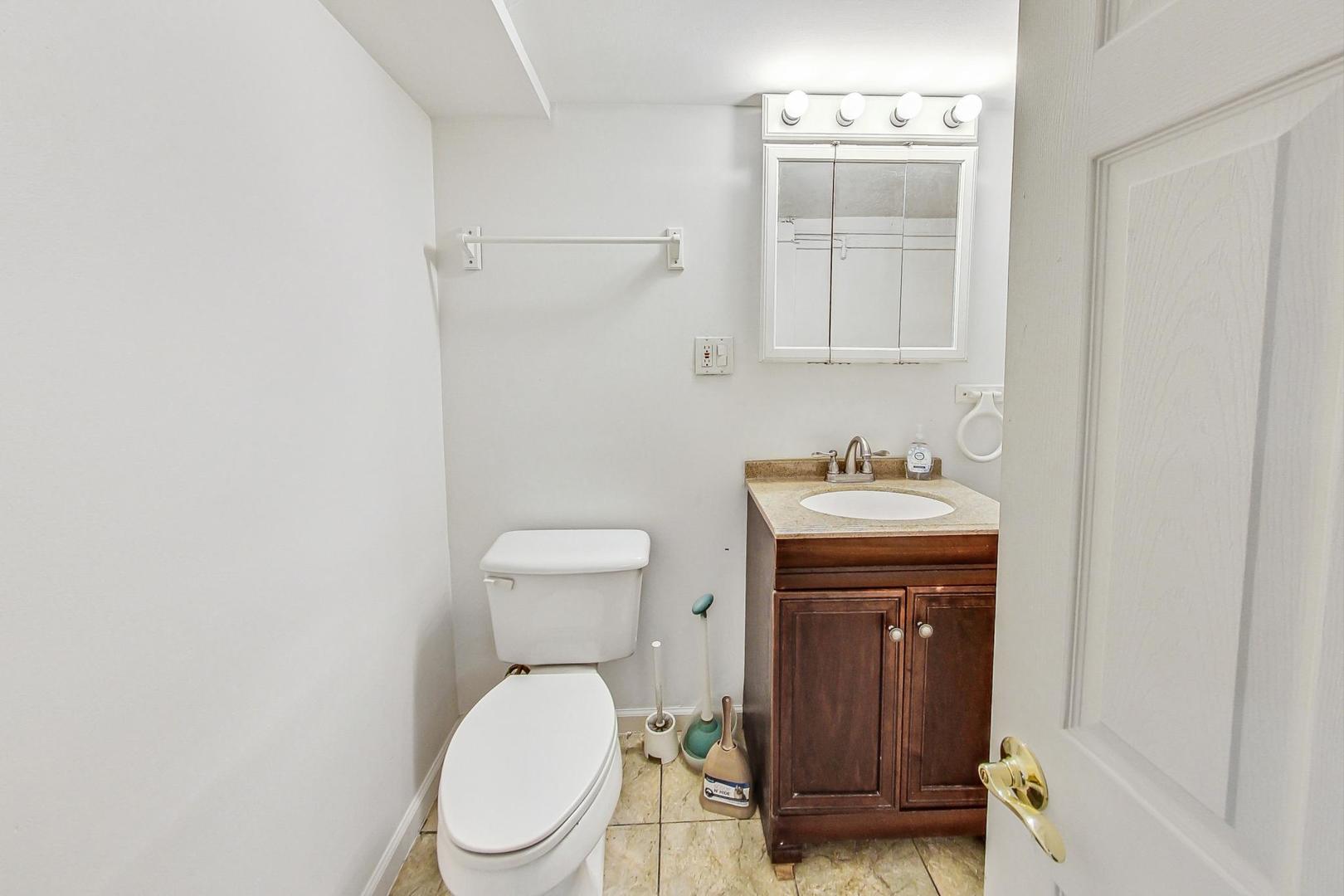 5238 W WAVELAND Avenue