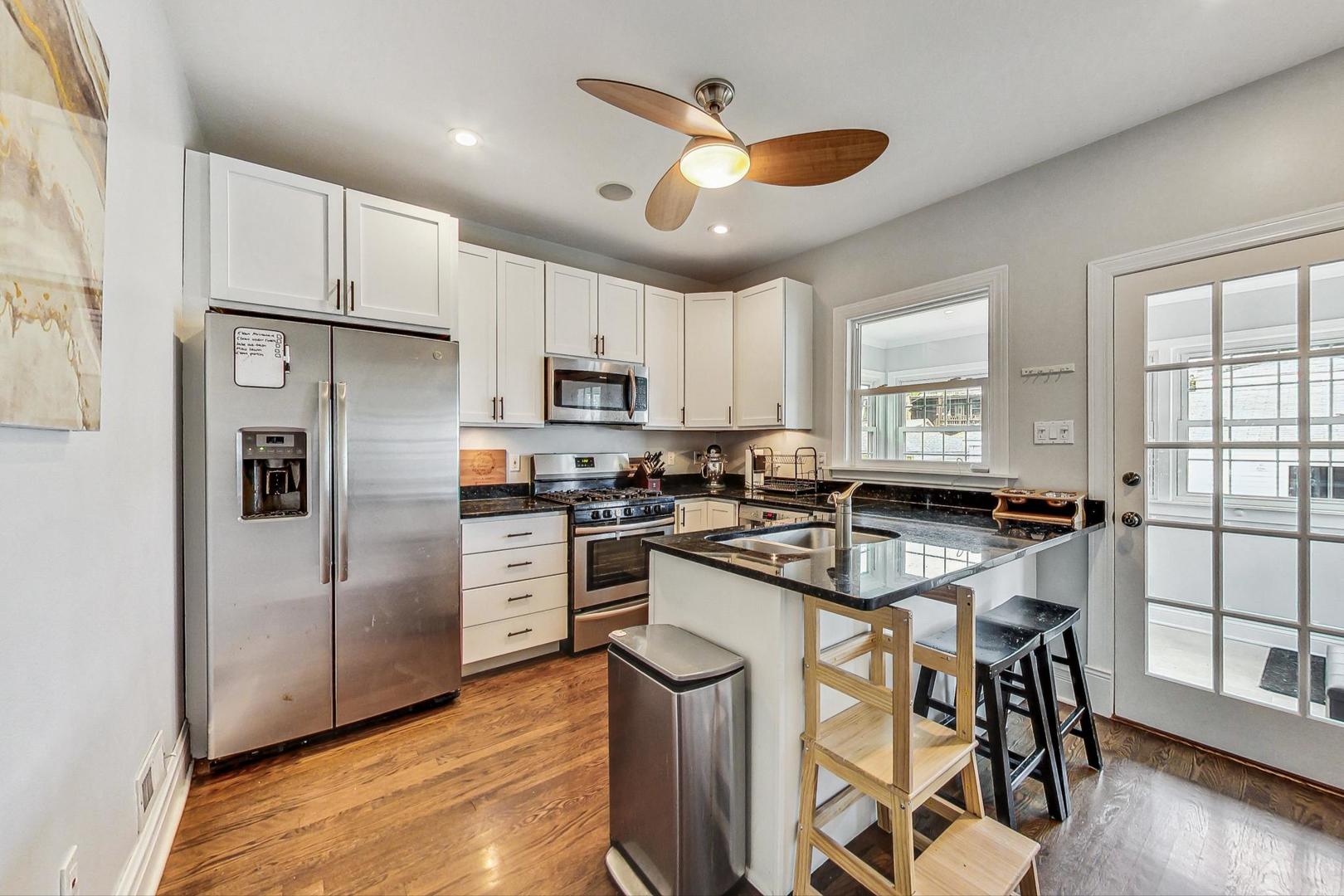 5238 W WAVELAND Avenue