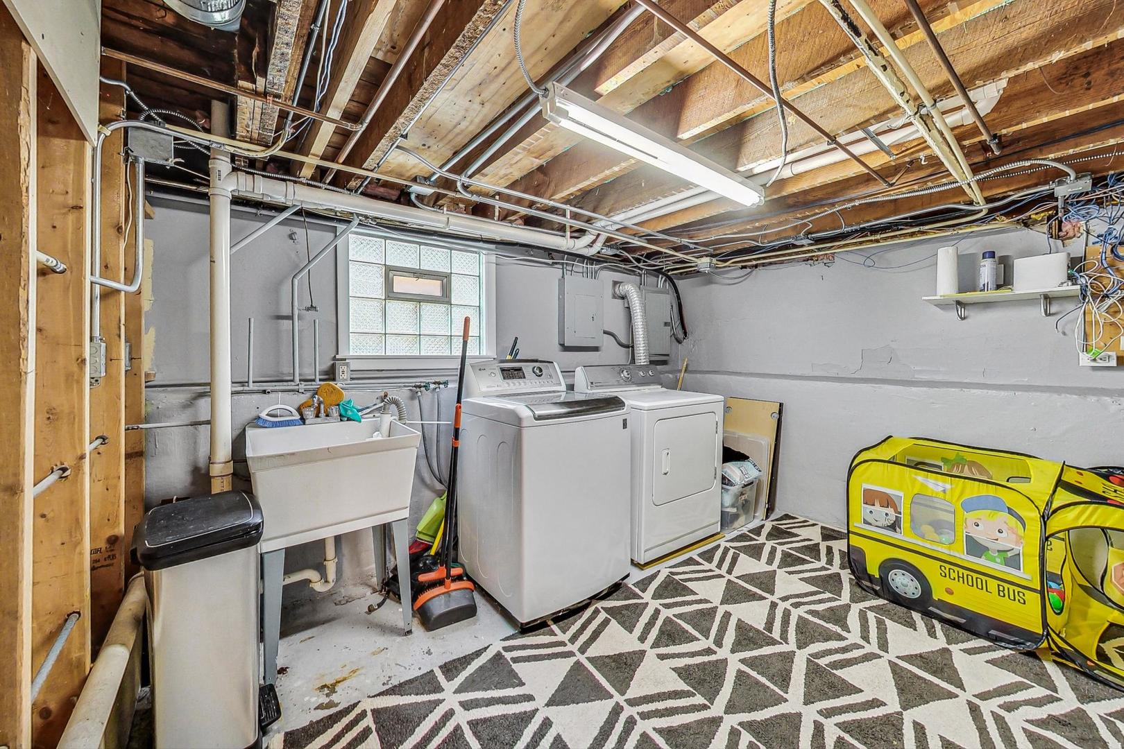 5238 W WAVELAND Avenue