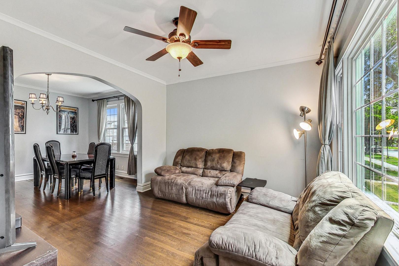 5238 W WAVELAND Avenue