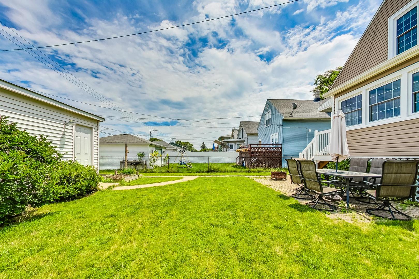 5238 W WAVELAND Avenue