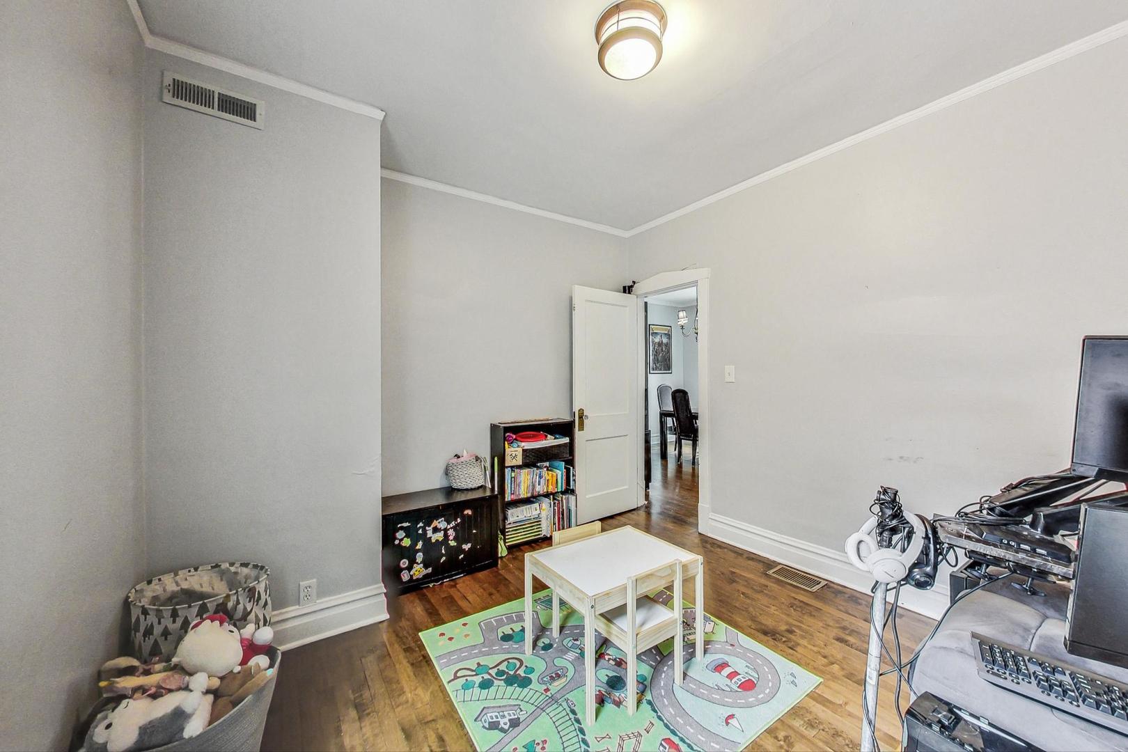 5238 W WAVELAND Avenue