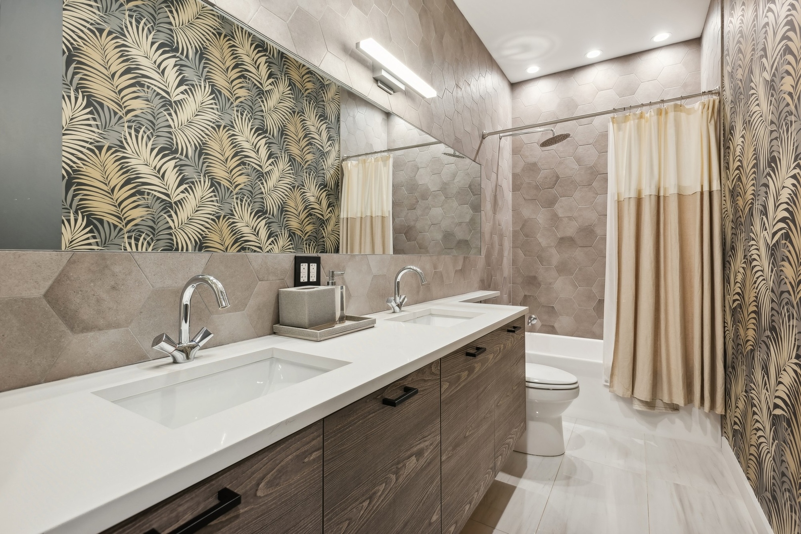 2046 W Rice Street Unit: 1