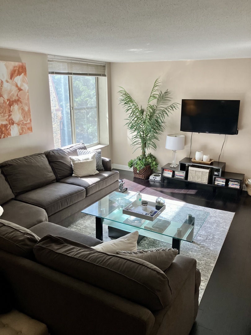 1339 N Dearborn Street Unit: 4H