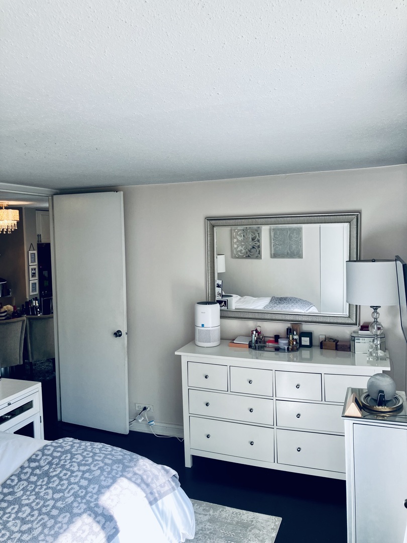 1339 N Dearborn Street Unit: 4H