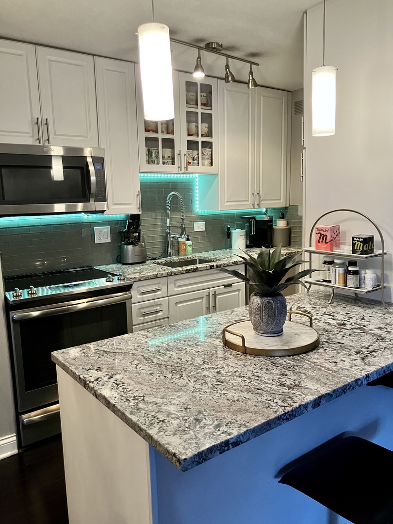 1339 N Dearborn Street Unit: 4H