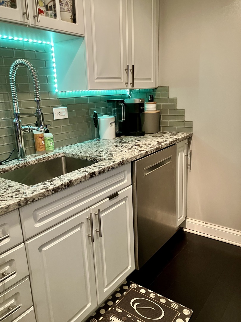 1339 N Dearborn Street Unit: 4H