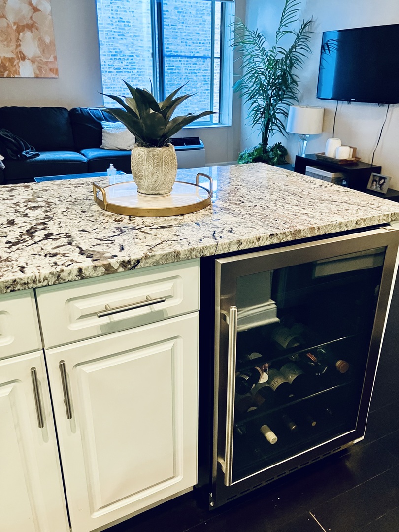 1339 N Dearborn Street Unit: 4H