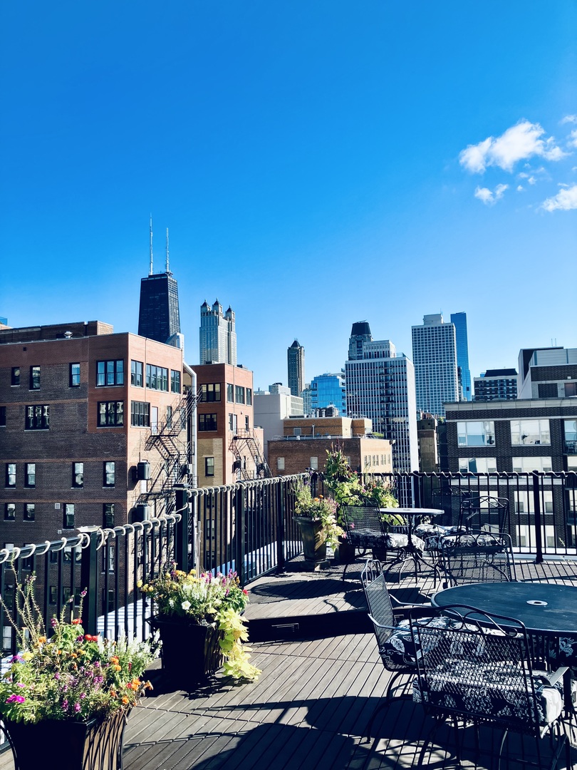 1339 N Dearborn Street Unit: 4H