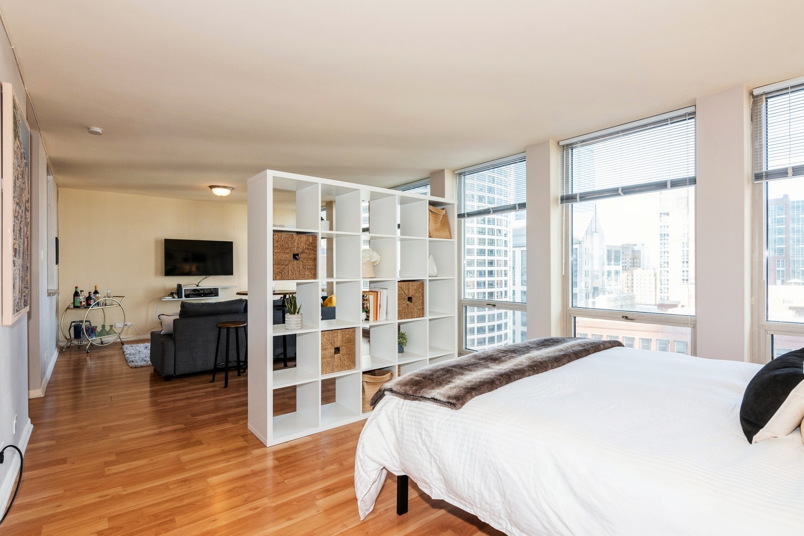 111 E Chestnut Street Unit: 22D