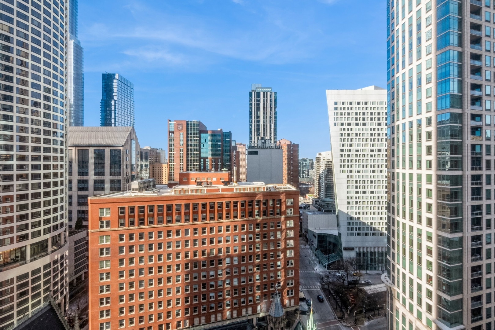 111 E Chestnut Street Unit: 22D