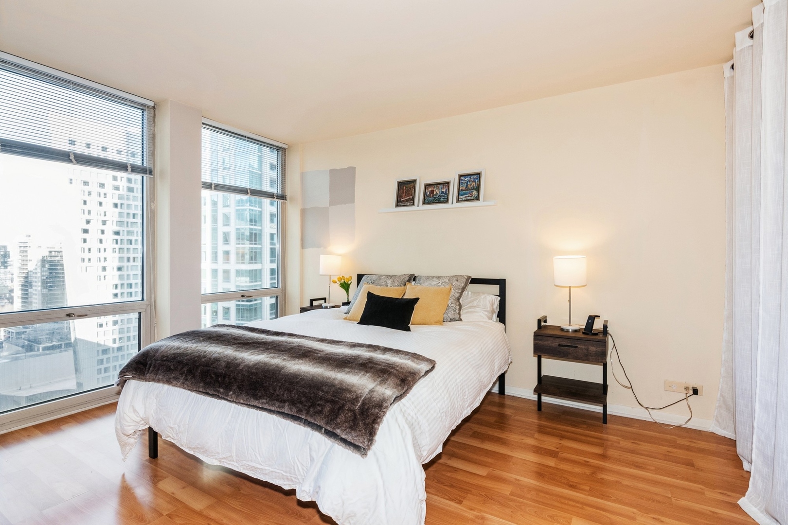 111 E Chestnut Street Unit: 22D