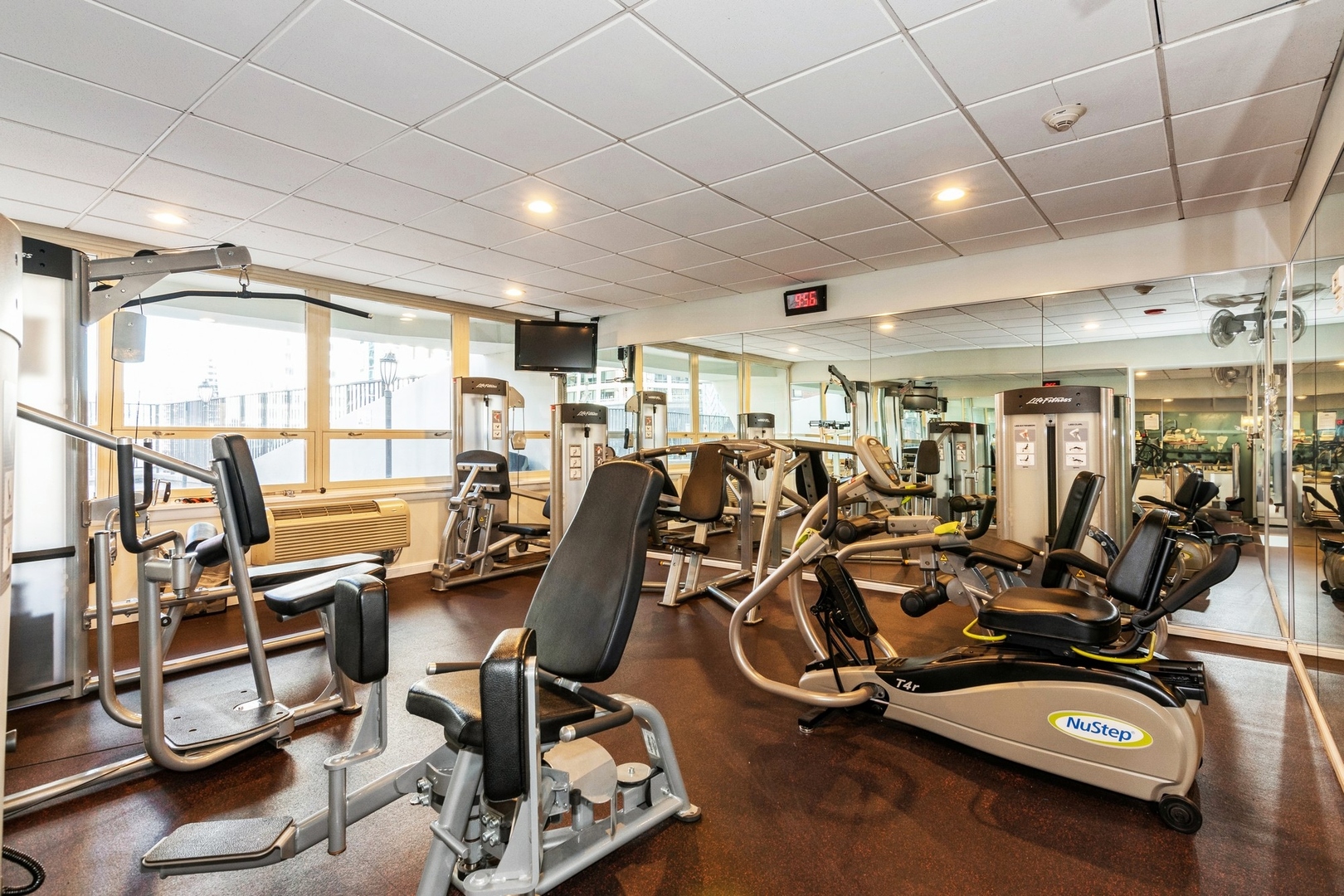 111 E Chestnut Street Unit: 22D