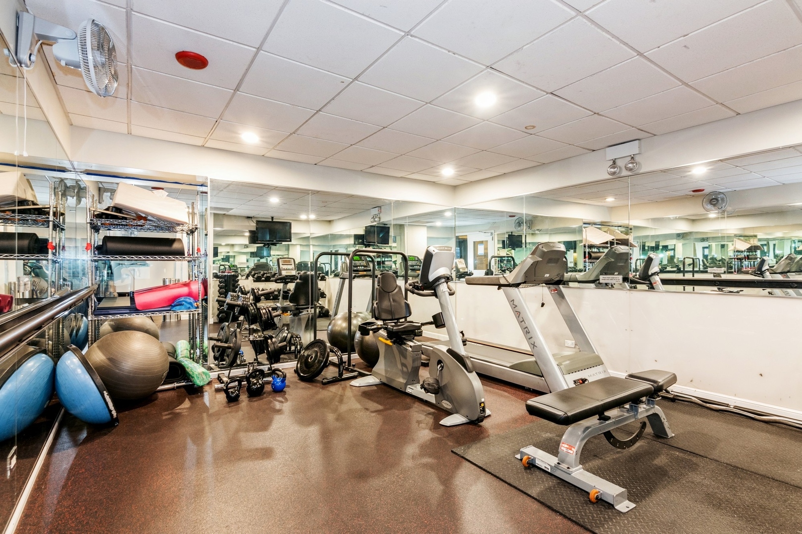 111 E Chestnut Street Unit: 22D