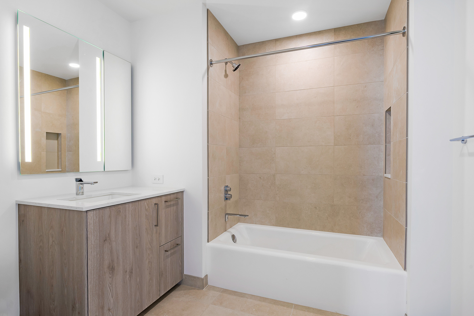 211 N Harbor Drive Unit: 1401