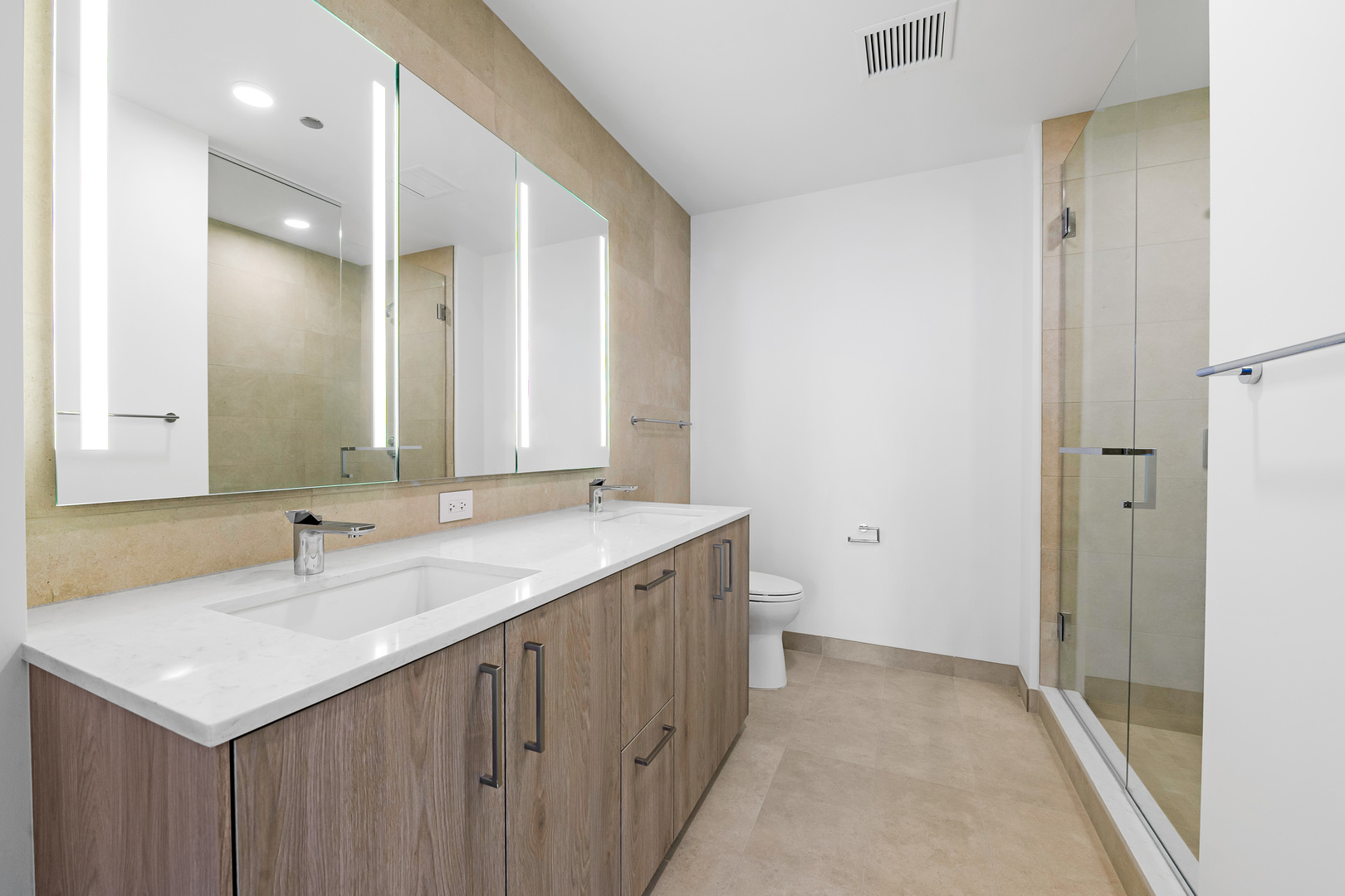 211 N Harbor Drive Unit: 1401