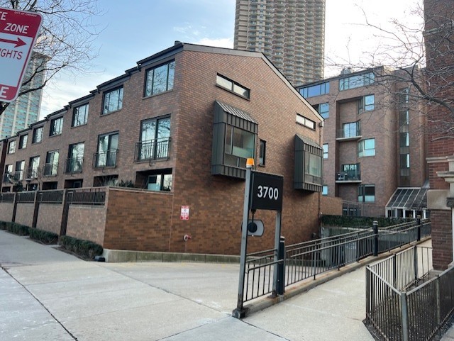 3700 N Lake Shore Drive Unit: 304