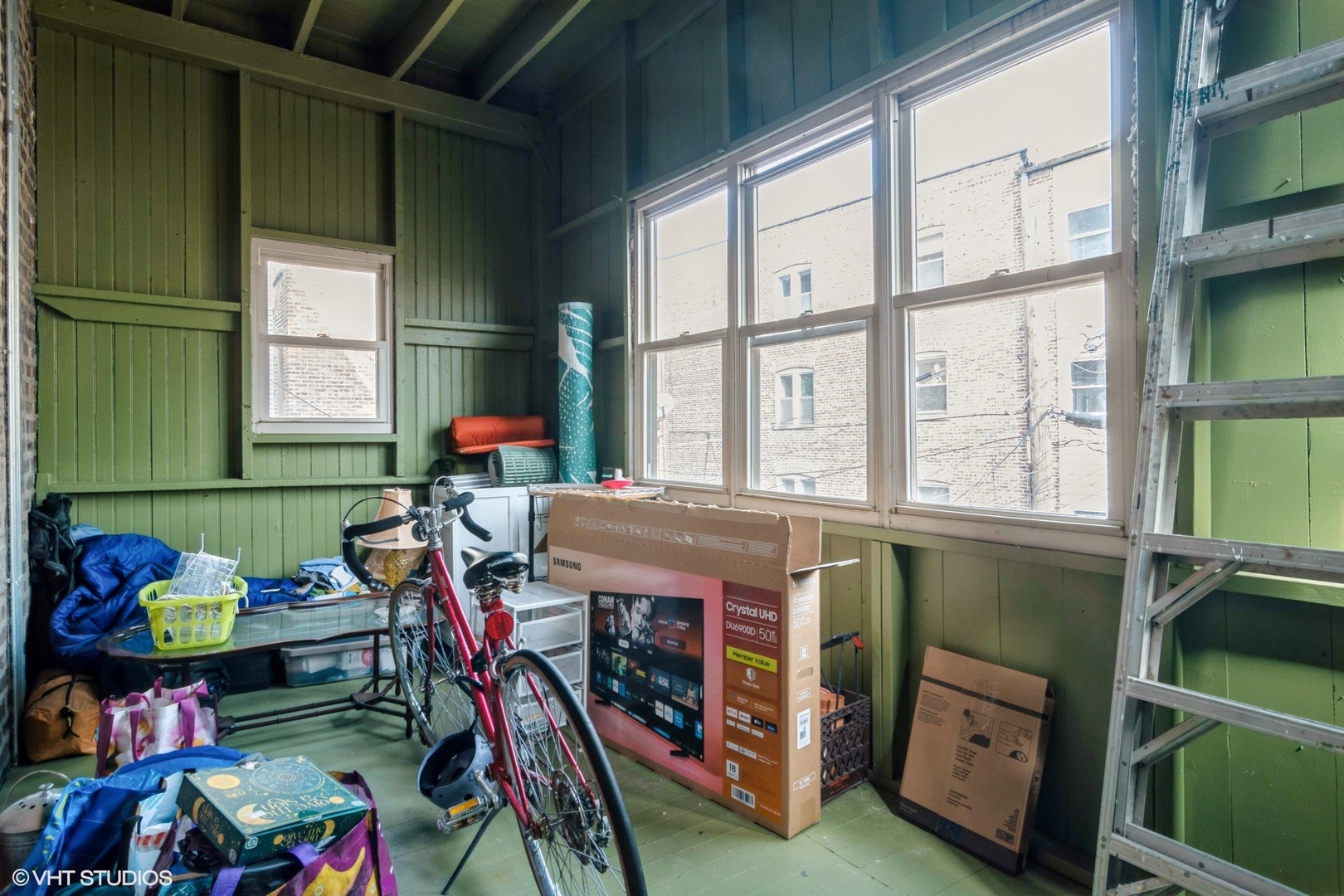 951 N Oakley Boulevard