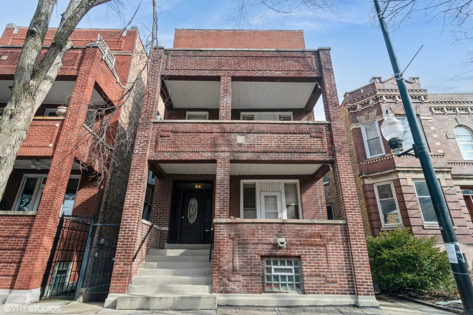 951 N Oakley Boulevard