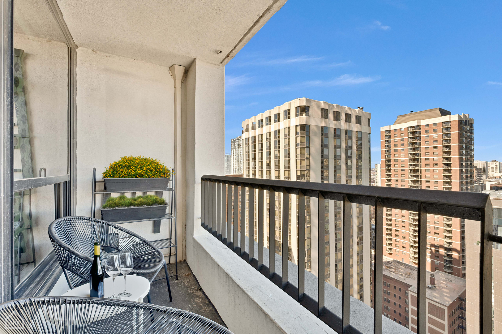 1030 N State Street Unit: 20C