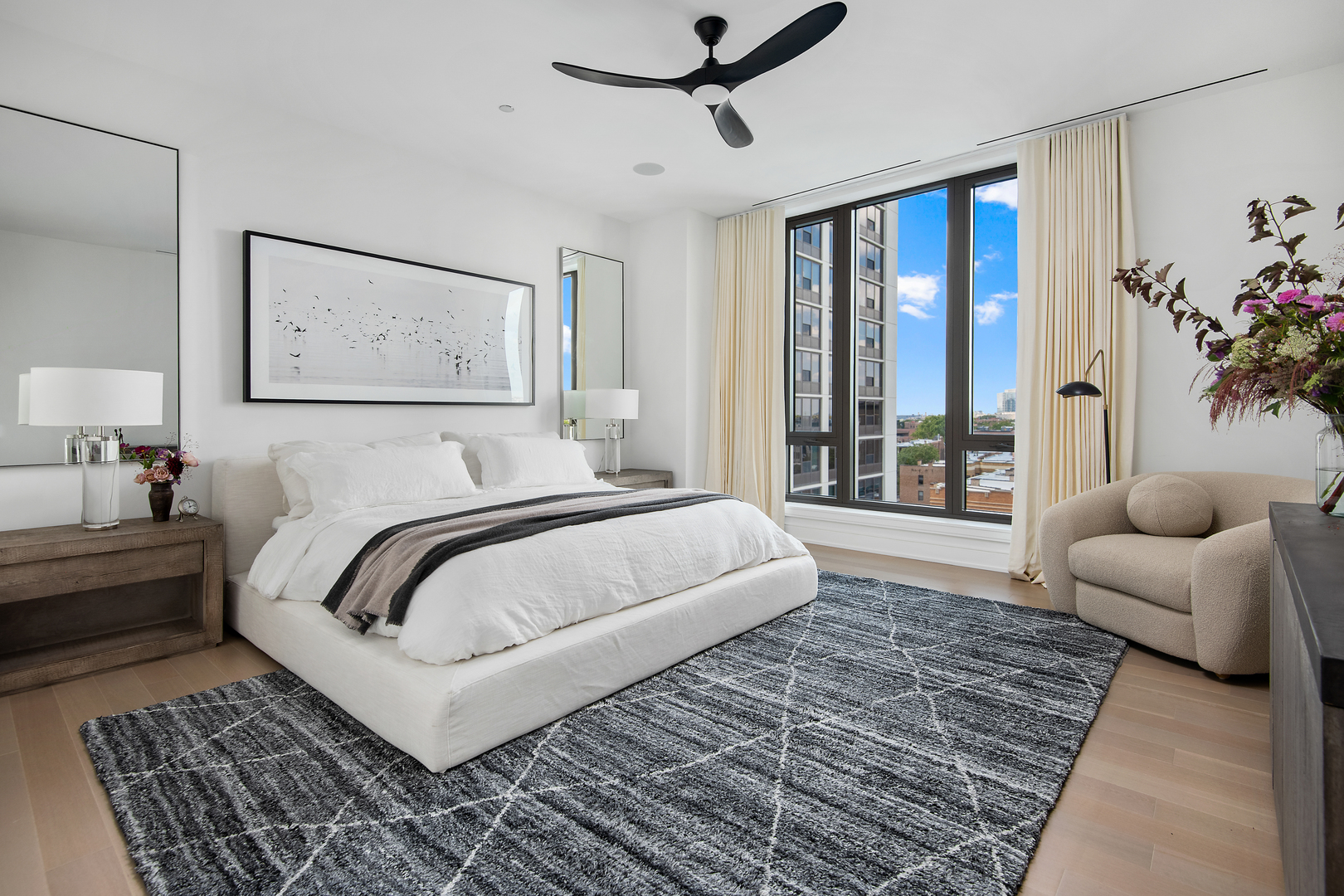 1550 N Clark Street Unit: 703