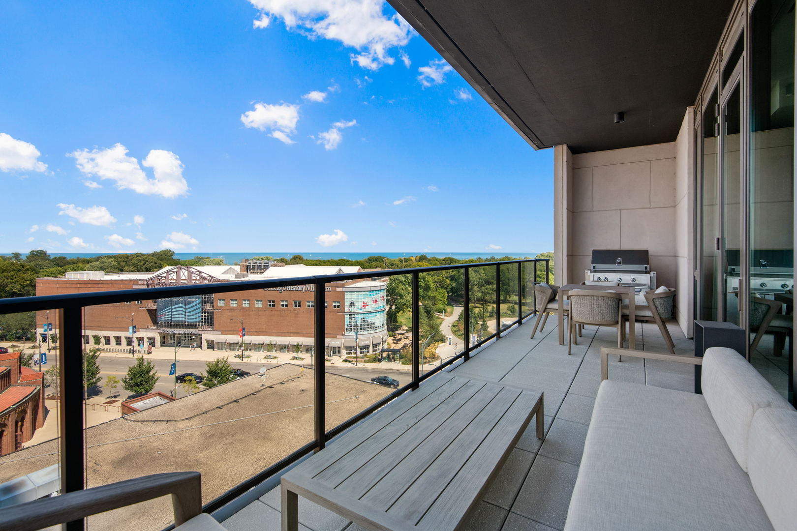 1550 N Clark Street Unit: 703