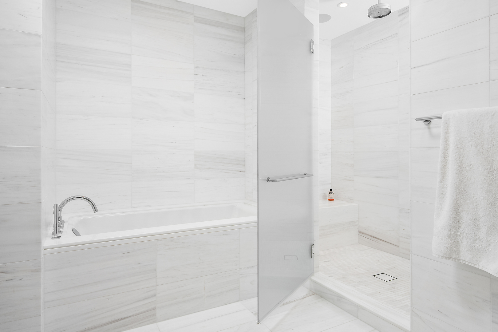 1550 N Clark Street Unit: 703