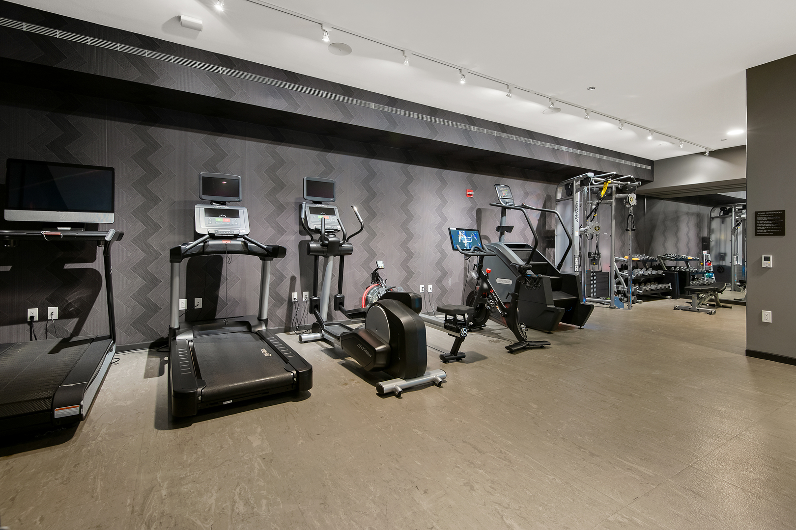 1550 N Clark Street Unit: 703