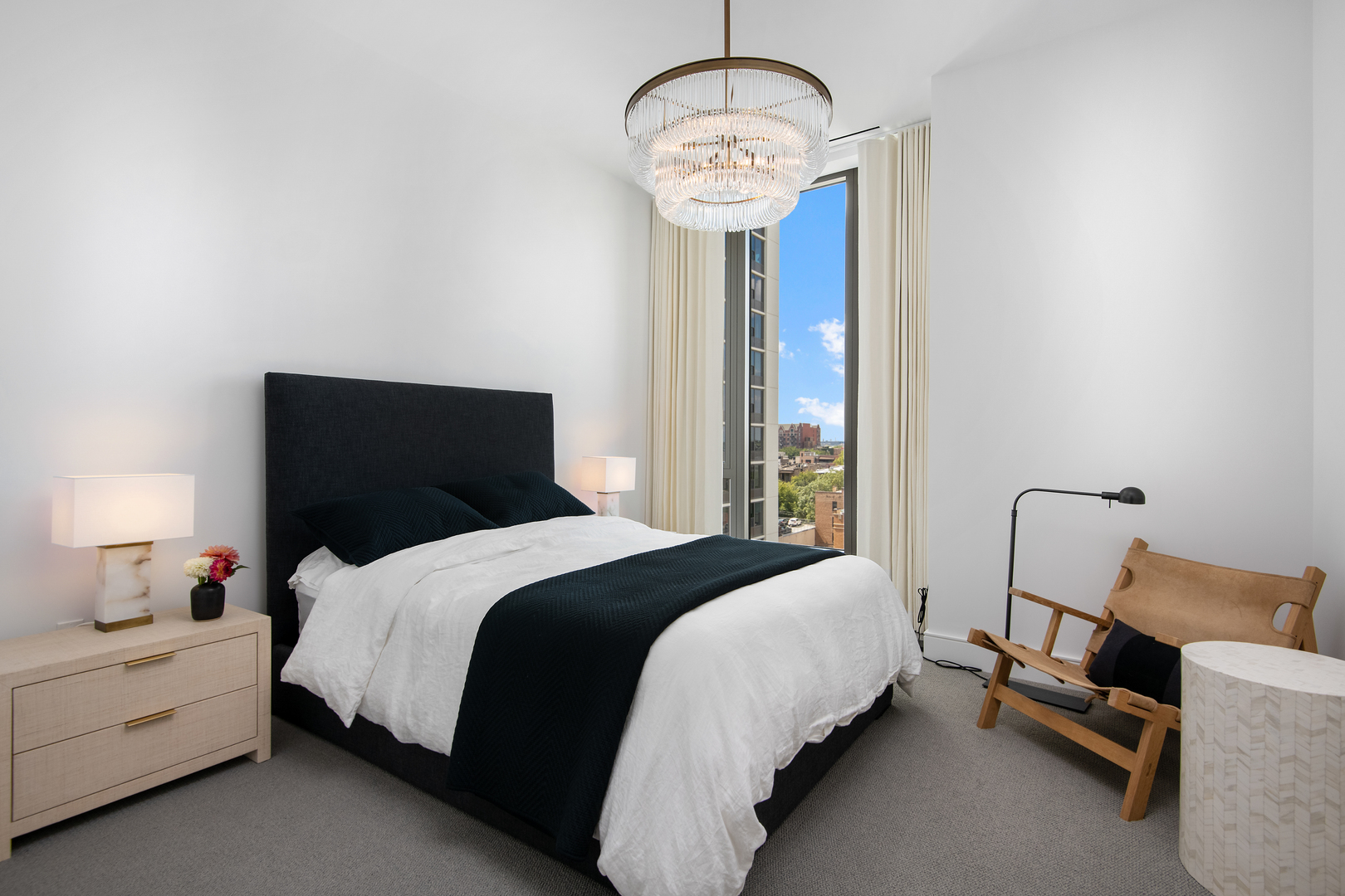 1550 N Clark Street Unit: 703