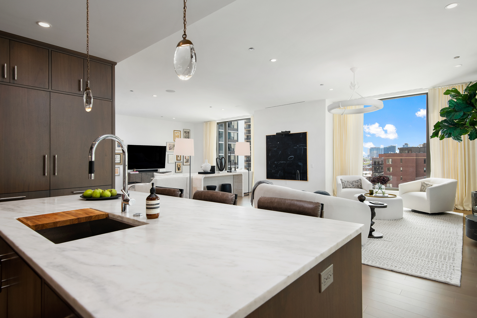 1550 N Clark Street Unit: 703