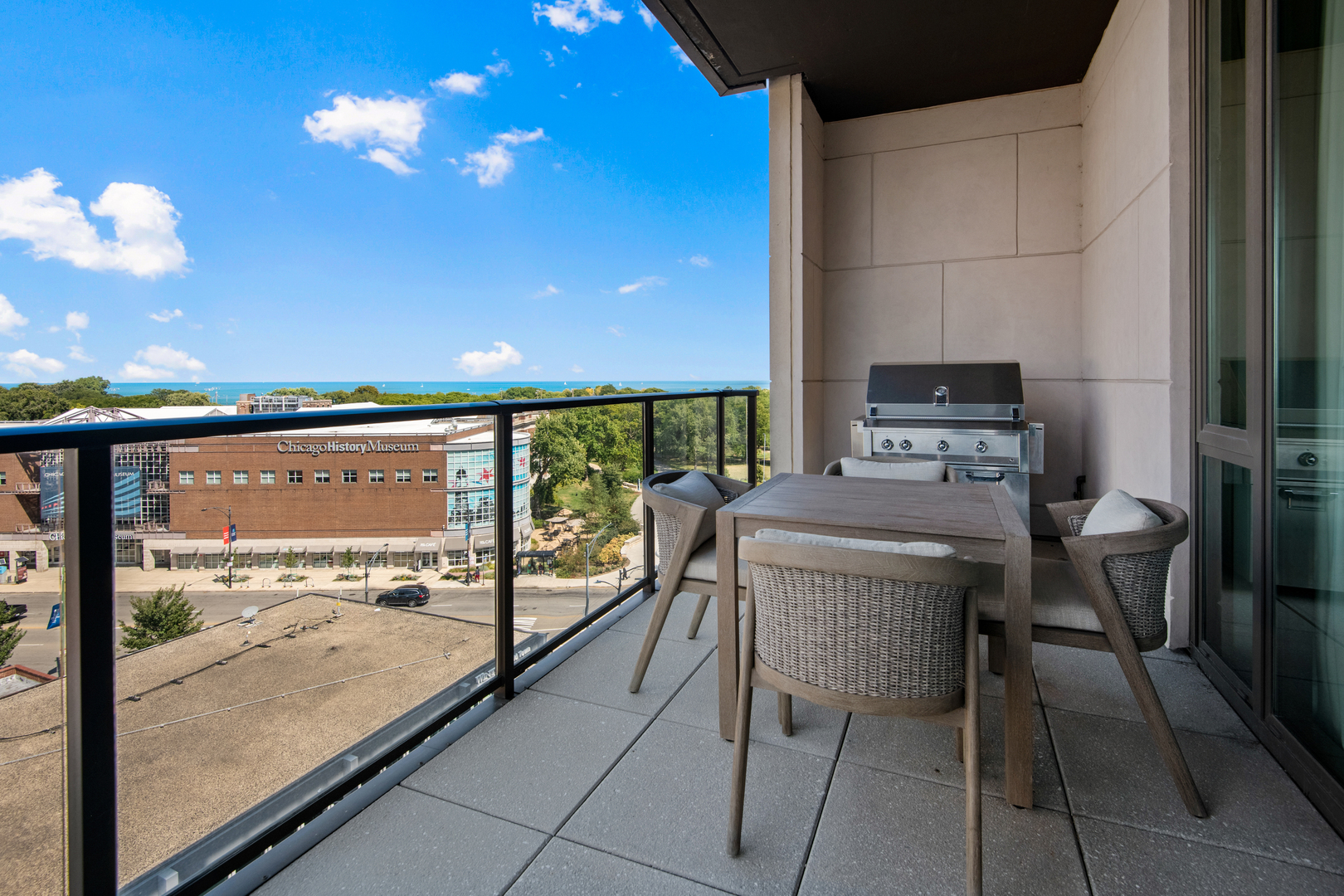 1550 N Clark Street Unit: 703