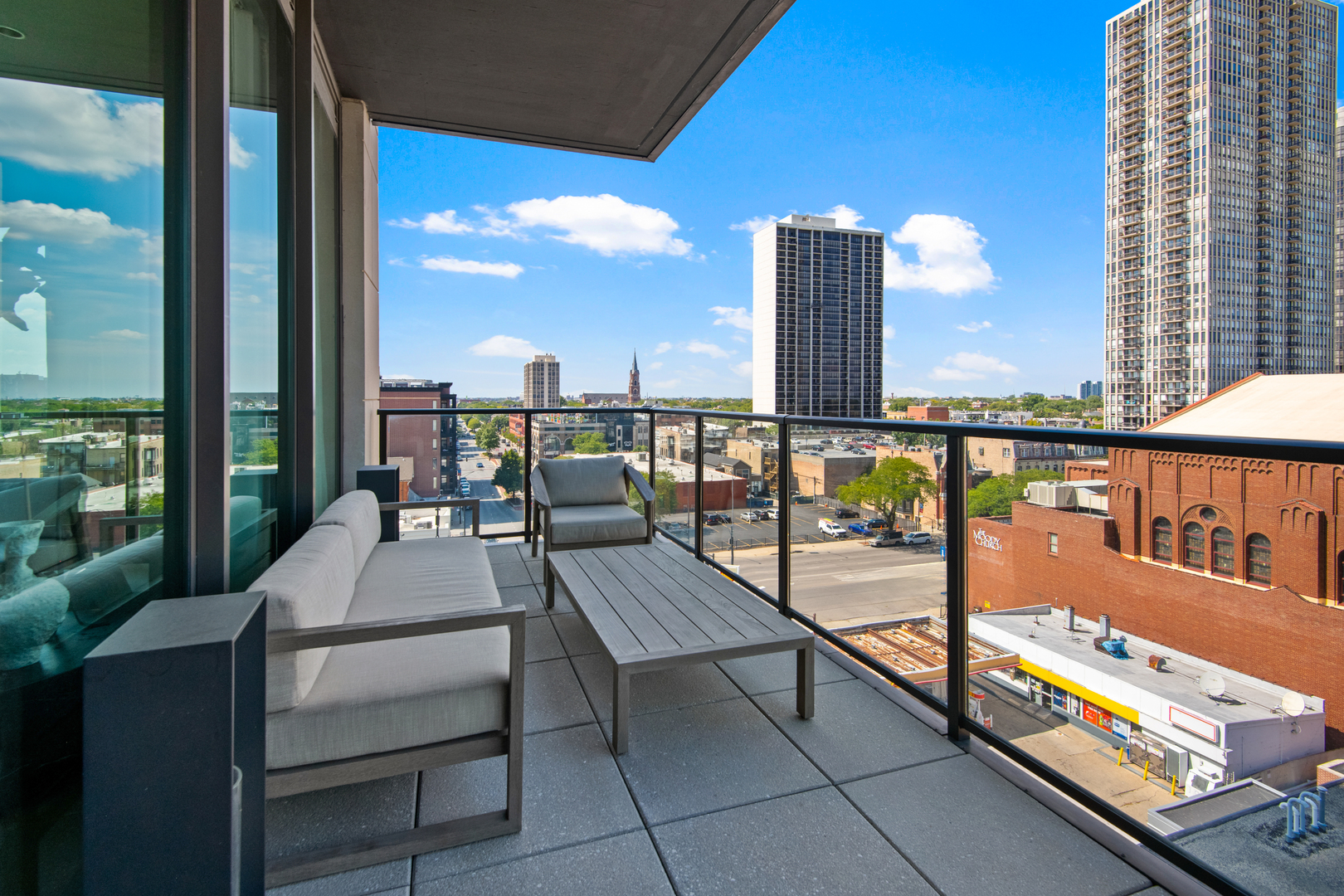 1550 N Clark Street Unit: 703