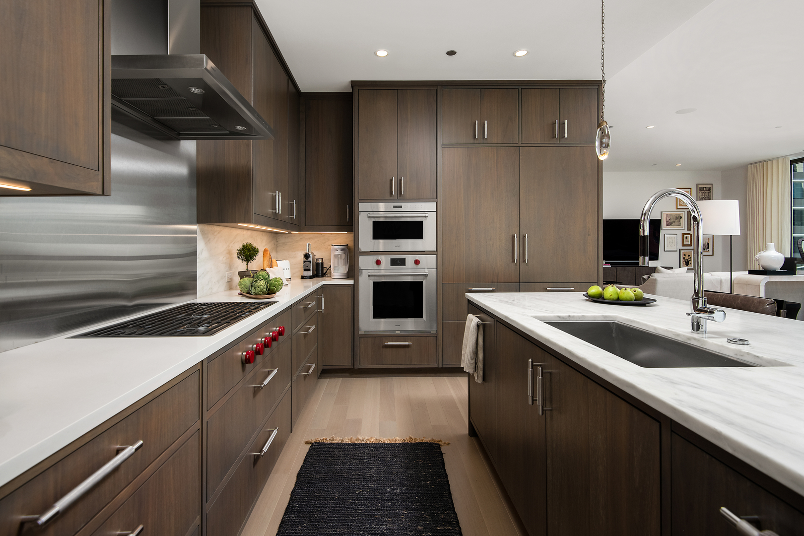 1550 N Clark Street Unit: 703